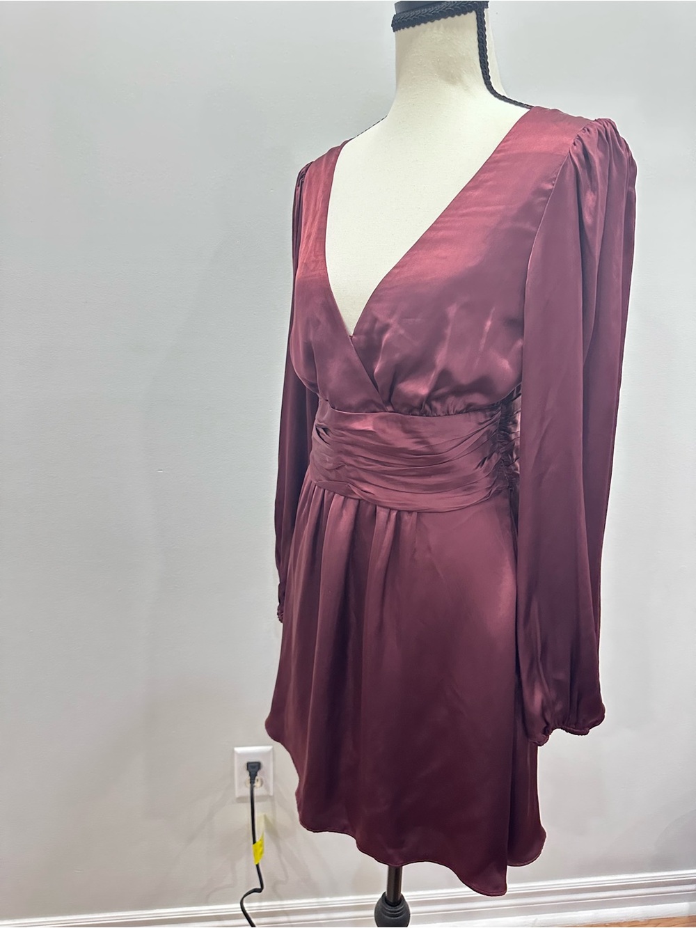 WILFRED ARITZIA Deep Burgundy V-Neck Long Sleeve Rhythm Dress Satin Size Small - Picture 8 of 12